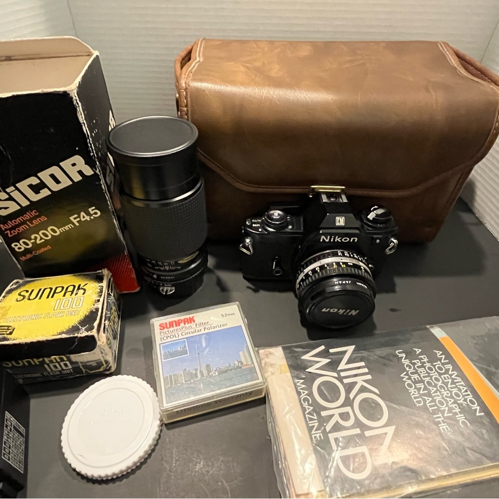 Nikon EM